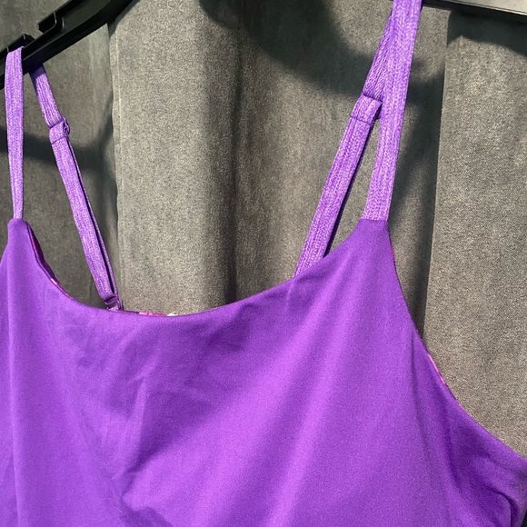 Under Armour Workout Top with Built in Bra | MEDIUM | Adjustable Straps - Picture 3 of 11